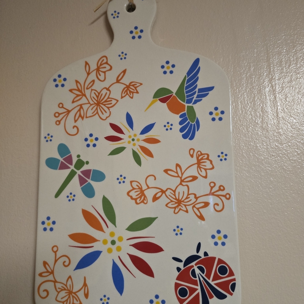 Temp-tations Charcuteier Board - Seasonal Garden Pattern